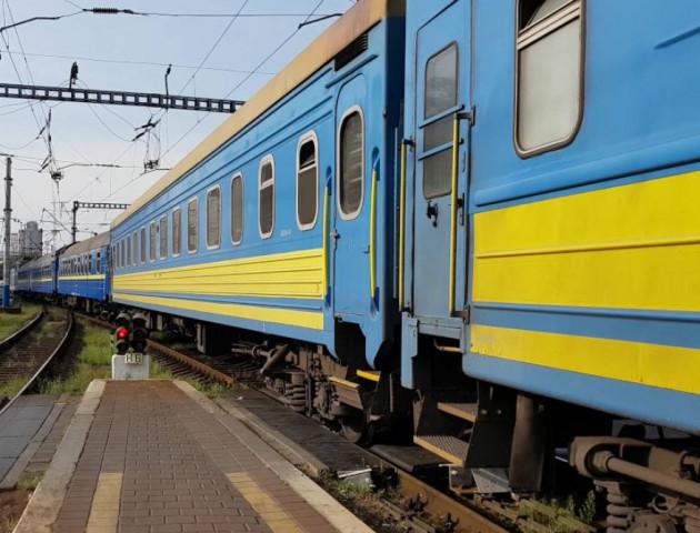 Укрзалізниця призначила додаткові поїзди на Великодні свята за результатами опитування у Facebook