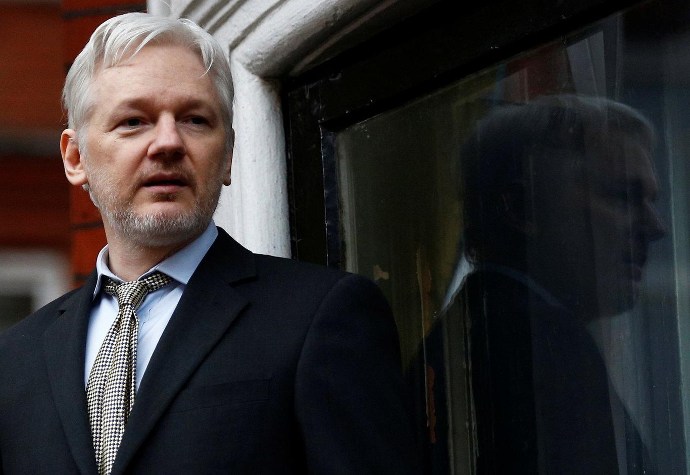 Затриманого напередодні засновника Wikileaks Ассанжа залишили під вартою