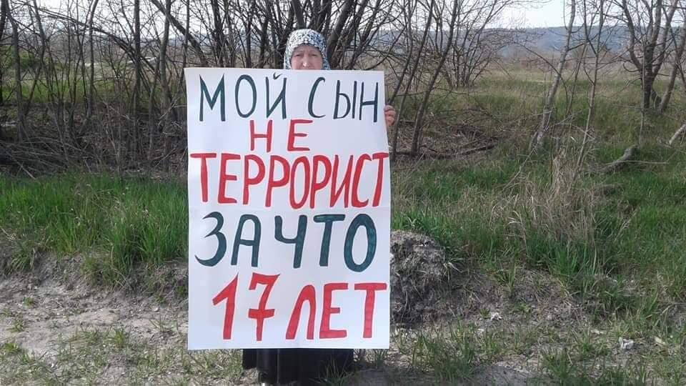 Затриманих в окупованому Криму Зарему і Аліє Мамутових відпустили з відділення поліції