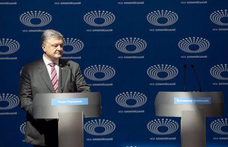 Порошенко: відправляти у відставку глав МЗС та Міноборони не збираюся