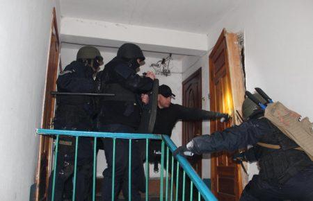 Зачинився у квартирі та ввімкнув газ: поліція запобігла вибуху на Житомирщині