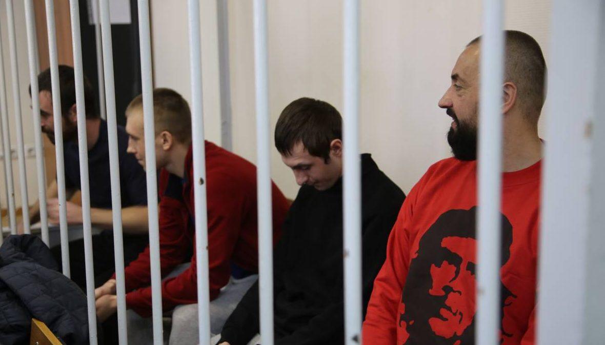 Суд у Москві залишив 4-х українських полонених моряків під вартою ще на три місяці