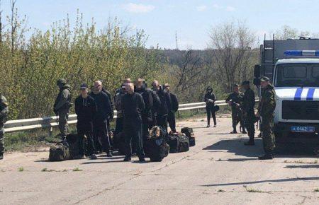 Біля Щастя на Луганщині бойовики передали на підконтрольну Україні територію 60 ув'язнених