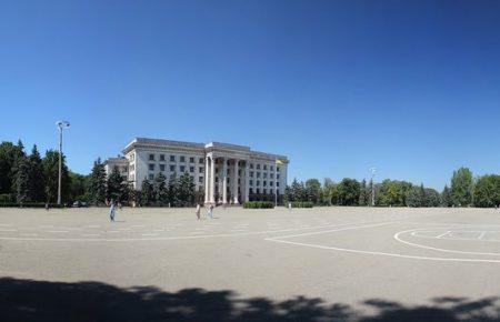 В Одесі на Куликовому полі затримали 15-річну дівчинку у футболці із радянською символікою