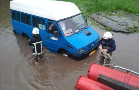 На Франківщині внаслідок негоди підтопило понад 3 тисячі подвір'їв (фото)