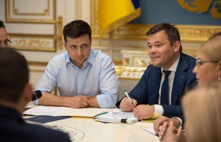 Розпочалися перемовини Зеленського і фракцій щодо розпуску Ради