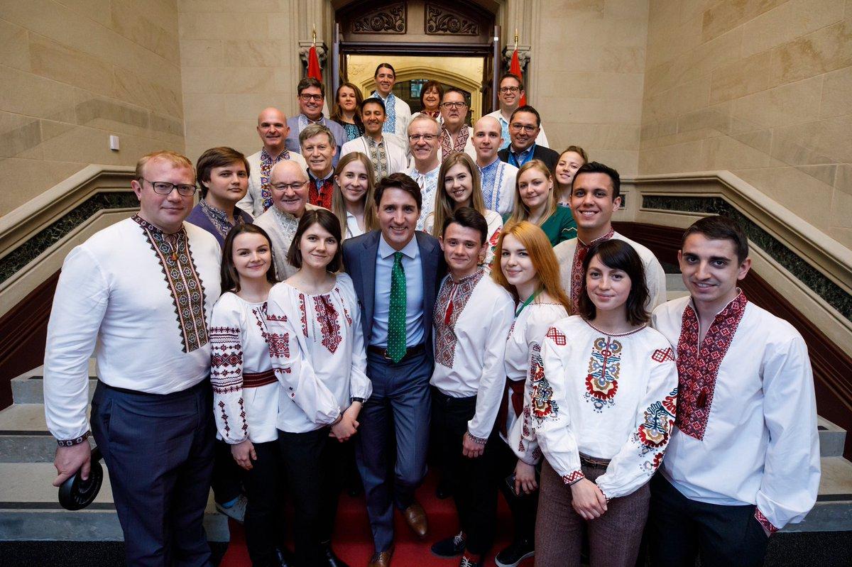 У Канаді депутати прийшли у парламент в українських вишиванках