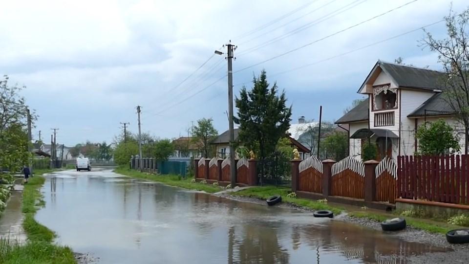 В селі Бережниця на Івано-Франкивщині через сильні зливи зруйновано майже 19 кілометрів доріг (фото, відео)