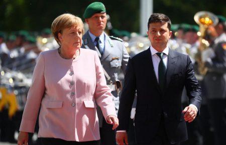 Про що говорили Меркель та Зеленський, і реакція у соцмережах «я не туристичний бренд» на заяву президента