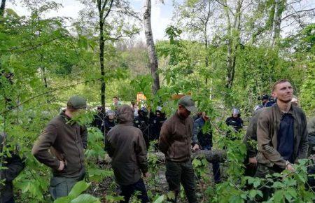 «Захистимо Протасів Яр»: близько 200 учасників прийшло висловити протест забудовнику