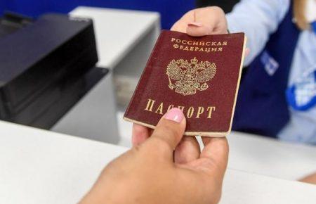 У «ЛНР» заявили, що відправили до російського Новошахтинська першу групу для отримання російських паспортів