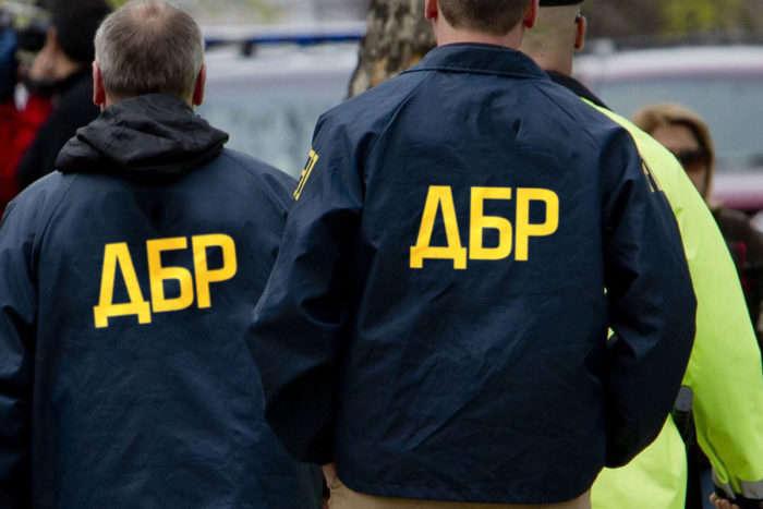 ДБР розслідує можливу причетність двох працівників поліції до квартирних афер