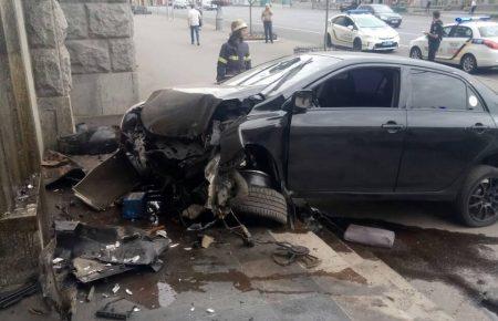 У Харкові Toyota в'їхала у будівлю міськради