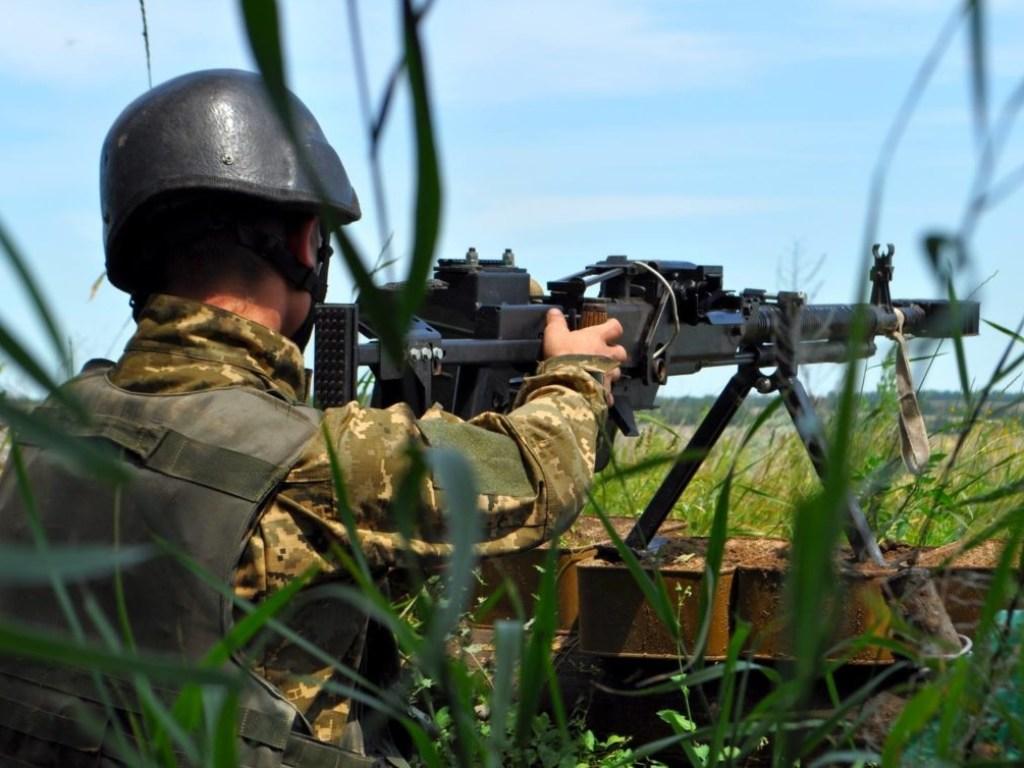 На Донбасі дістав поранення український військовий, бойовики 9 разів відкривали вогонь