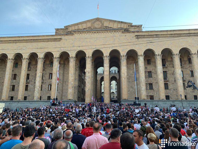 У Грузії тисячі людей вийшли на другий день протестів