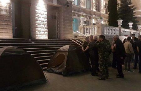 У Молдові блокують держустанови, розгорнули намети