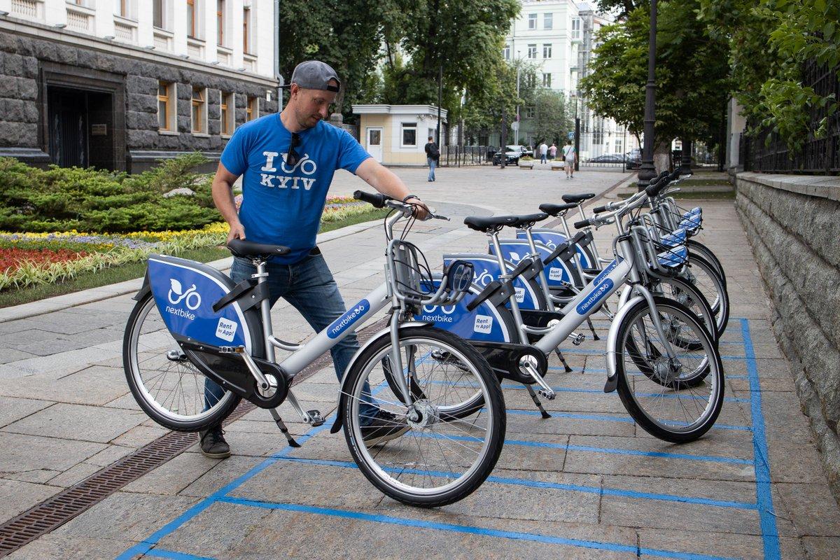 Біля Адміністрації президента встановили велостанцію nextbike