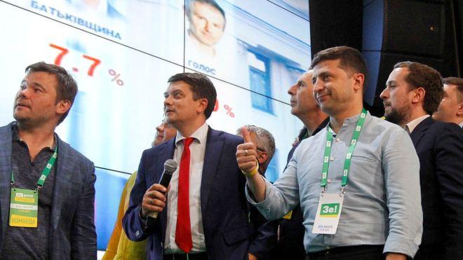 «Слуга народу» на тиждень поїде навчатися до Трускавця, а ЦВК підрахувала 99% бюлетенів