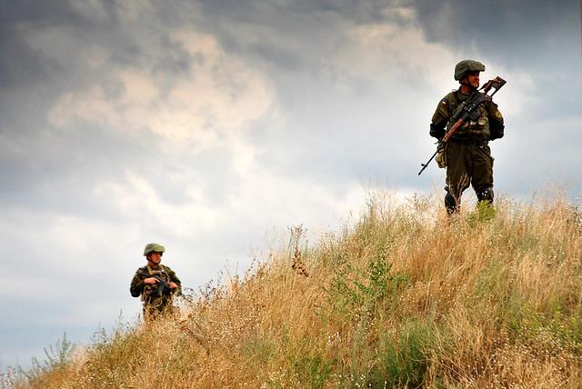 Бойовики продовжують обстріли на Донбасі: загинув військовий, 9 — ще постраждали