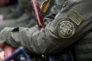 У лікарні помер нацгвардієць, який вистрілив собі у голову в суді Одеси