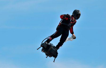 Винахідник з Франції спробує перетнути Ла-Манш на флайборді власного виробництва