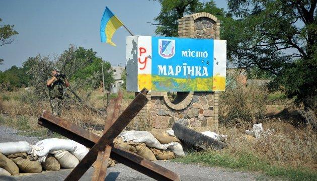 На Донбасі бойовики обстріляли автівку з волонтерами: двоє поранені