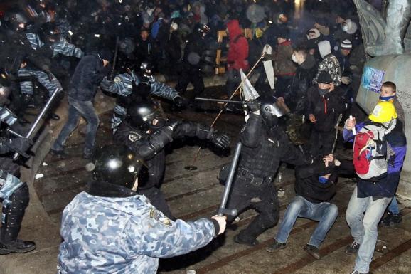 Експосадовця МВС звинуватили у перевищенні влади, що призвело до загибелі учасників Євромайдану