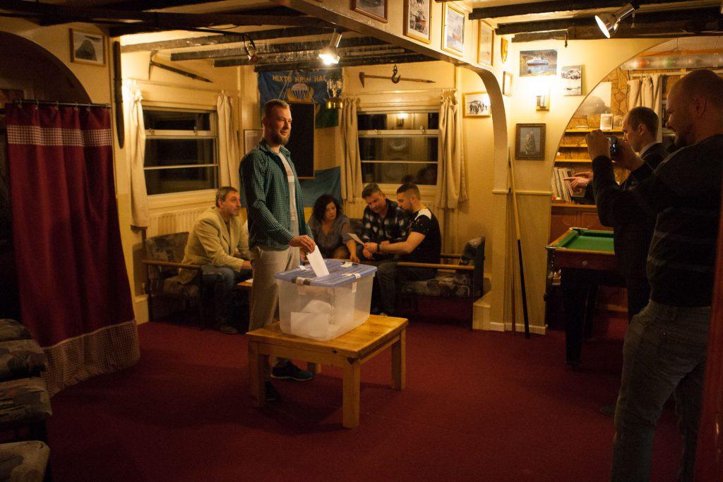 На станції «Академік Вернадський» завершили голосування на виборах