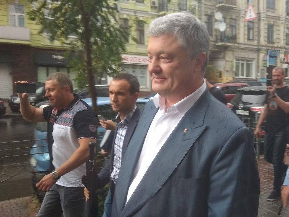 Порошенко залишається у статусі свідка — ДБР