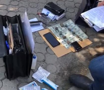 Луцька посадовиця вимагала хабарі від учасників бойових дій