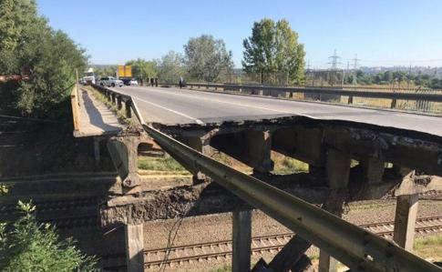 У Харкові обвалився автомобільний міст — поліція