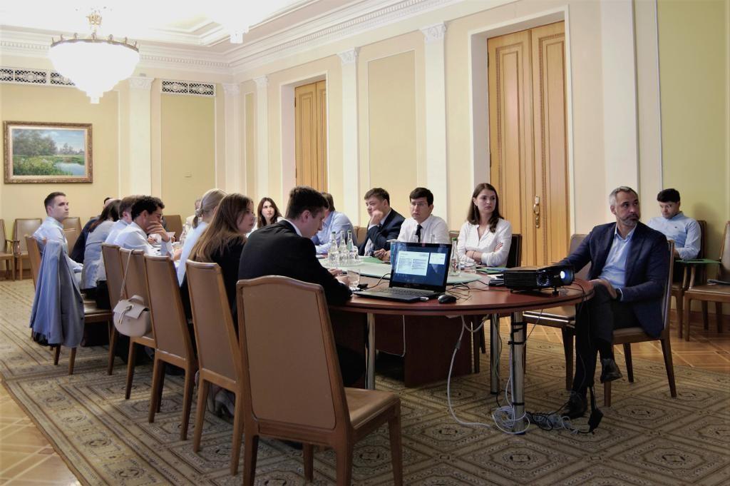 ОП готує законопроект, який передбачає видачу 10% хабара тим, хто про нього повідомив