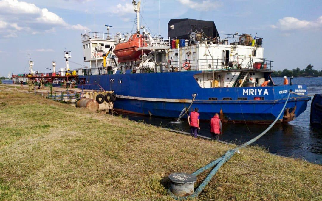 СБУ доставили до Херсона судно, яке ймовірно постачало пальне для окупованого Чорноморського флоту