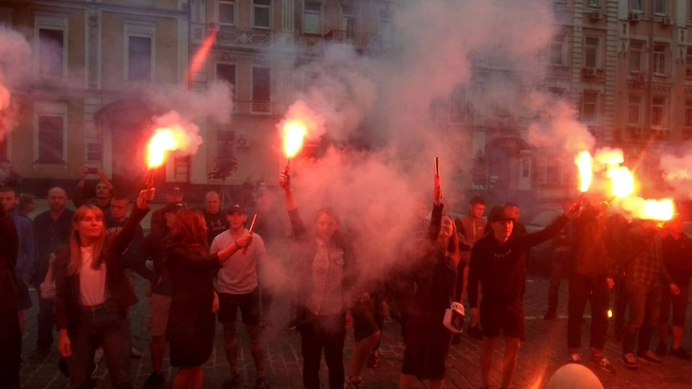 Під СБУ влаштували акцію до річниці нападу на Катерину Гандзюк