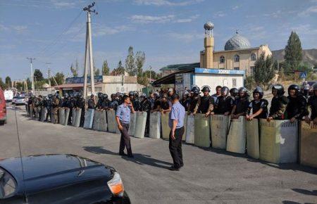 У Киргизстані спецназ знову штурмує будинок експрезидента Атамбаєва