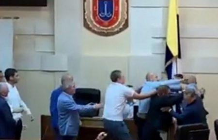 В Одесі депутати влаштували бійку на сесії облради