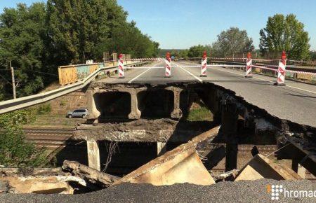 Попри обвал мосту у Харкові, ним продовжують їздити