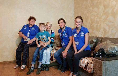 На Донеччині родина, яка жила на лінії розмежування, отримала житло у безпечному районі (фото)