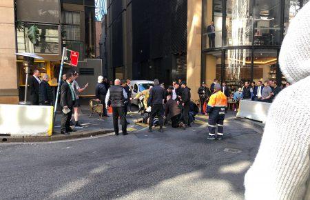 У Сіднеї чоловік напав із ножем на перехожих, поліція виявила загиблу жінку