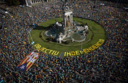 У Барселоні сотні тисяч людей зібралися на мітинг на підтримку відділення Каталонії від Іспанії