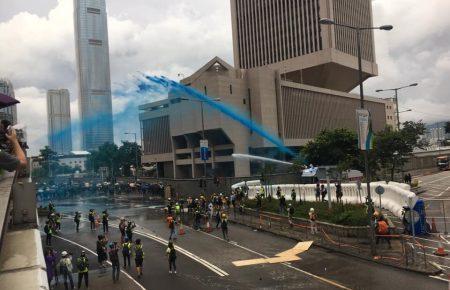 Поліція Гонконгу штурмувала метро, де ховалися протестувальники