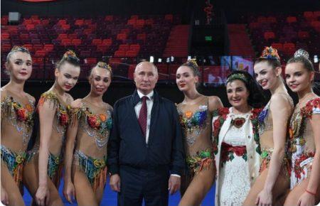 «Не його прерогатива»: Пєсков про те, чому Путін не зустрічав літак зі звільненими під час обміну