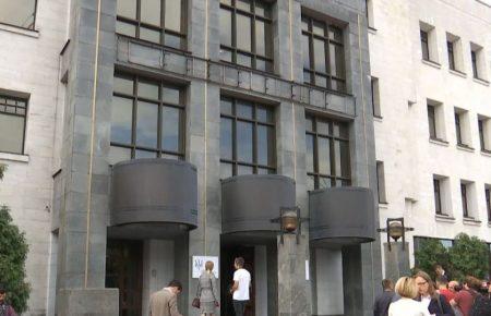 Судді не поспішають передавати низку справ Антикорупційному суду — ЦПК