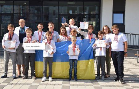 Українські школярі здобули медалі на олімпіаді з математики у Гонконгу