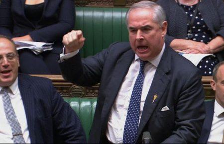 Британський парламент відновив роботу