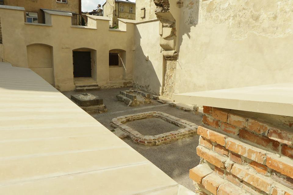 «Місто з ефектом нейтронної бомби». Як Львів розповідає про трагедії минулого