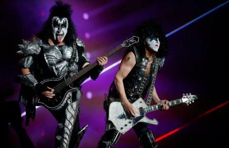 Гурт KISS зіграє підводний концерт для акул в Індійському океані