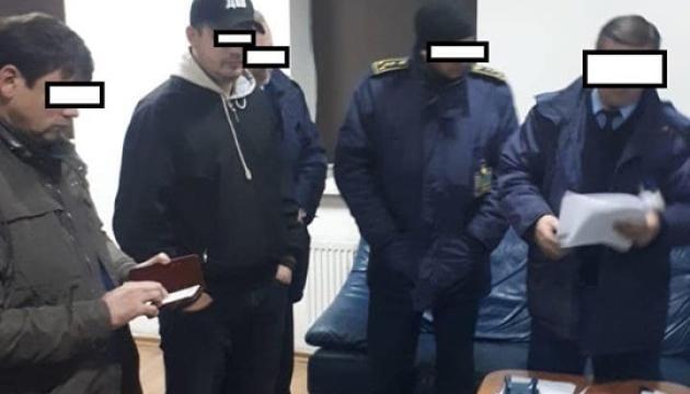 ДБР проводить обшуки на Львівській митниці (фото)