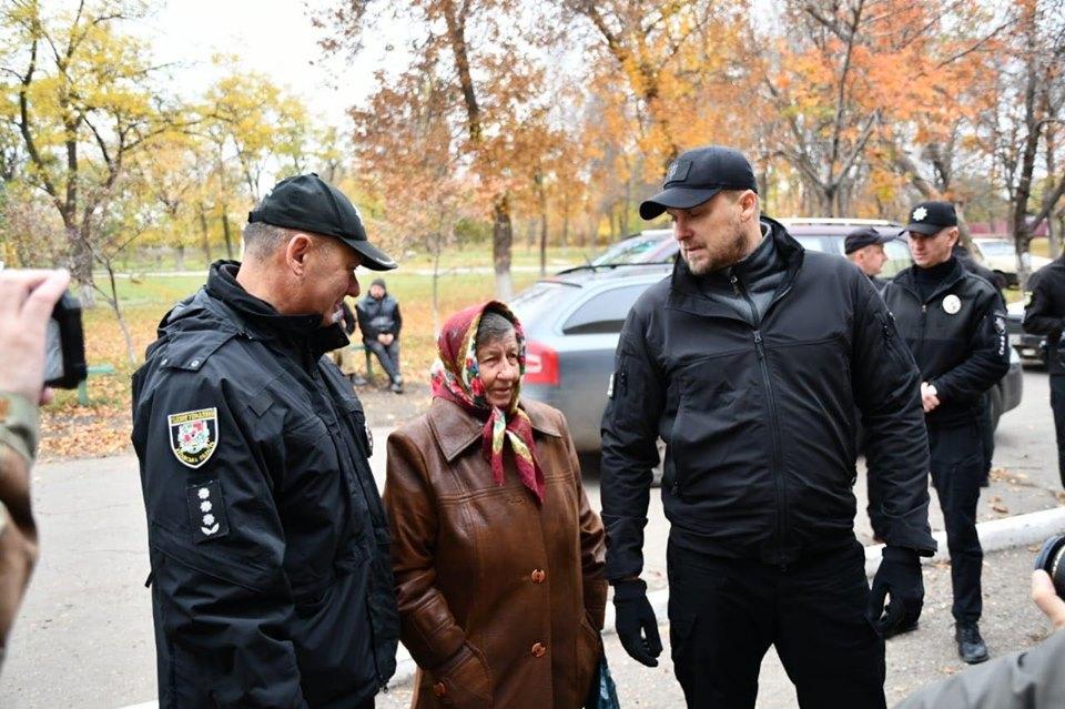 Поліція продовжить чергувати в населених пунктах Золоте-4 та Катеринівка після розведення сил