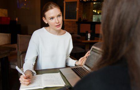 Скільки грошей втрачає українська економіка через незайнятість жінок?